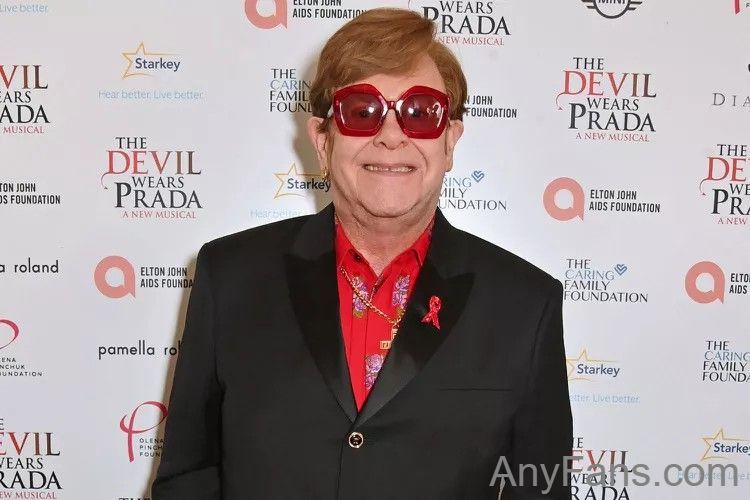 Elton John Says He’s Lost His Eyesight While Telling Audience at His Musical ‘I Can’t See the Stage’