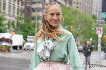 Sarah Jessica Parker Teases ‘New Men’  in And Just Like That…